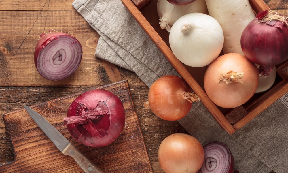 The Differences Between White, Yellow, and Red Onions
