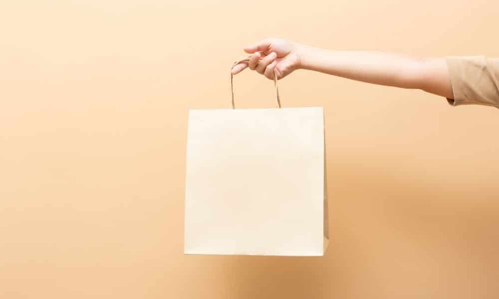 4 Reasons To Choose Paper Bags Over Plastic Bags